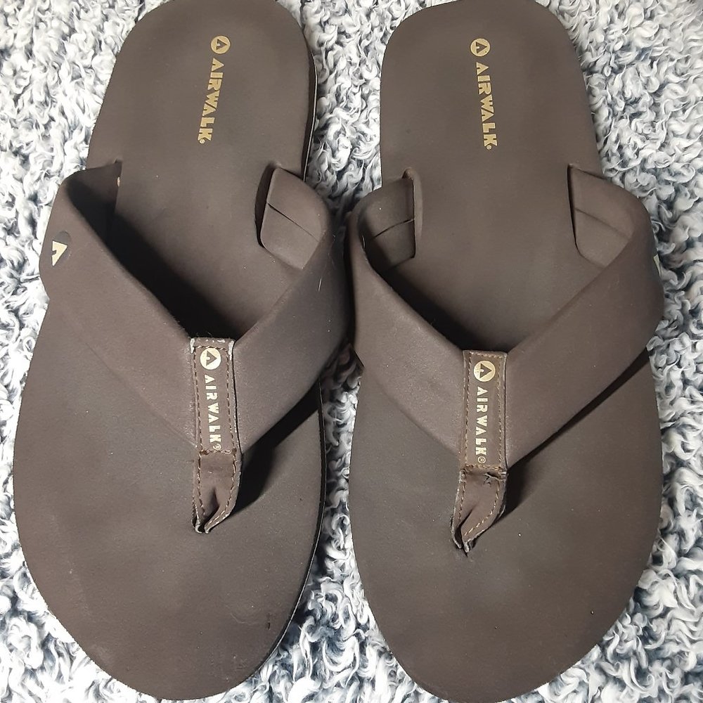 Airwalk brown fabric flip flops